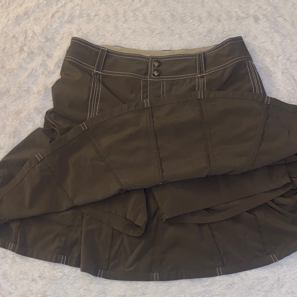 Athleta Knee Length Skort with White Stitching and Pockets - Picture 4 of 4
